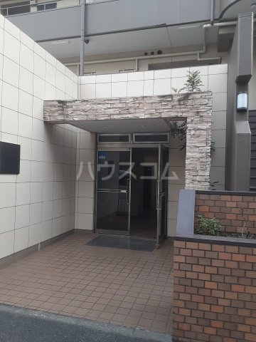 18/25 エントランス