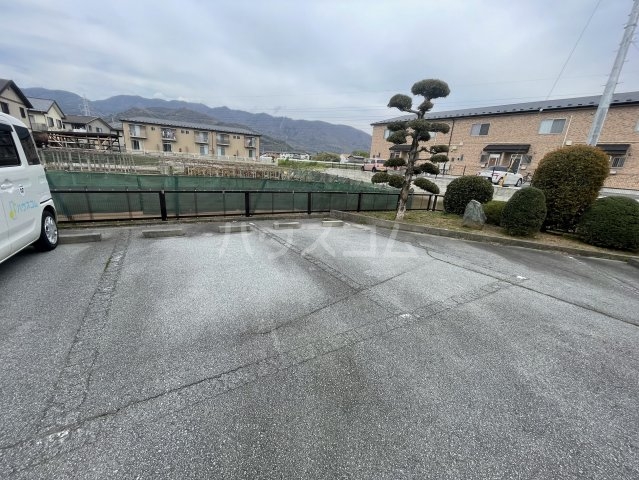 14/14 駐車場