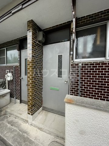 24/25 エントランス