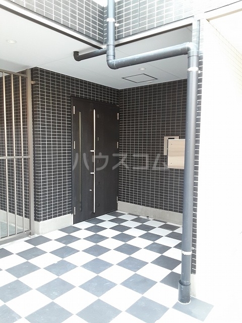 23/25 エントランス