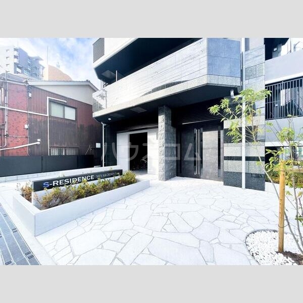 19/28 エントランス