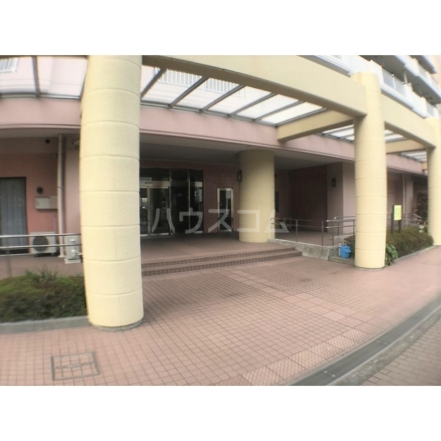 16/16 エントランス