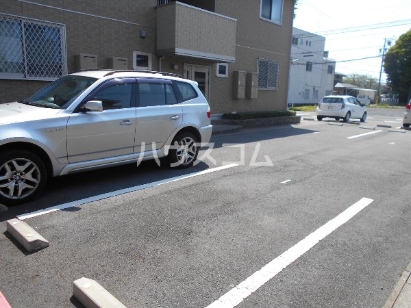 27/30 駐車場