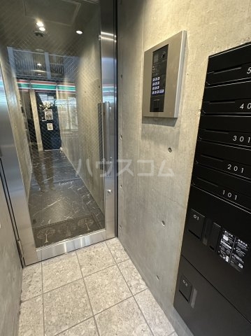 17/20 エントランス