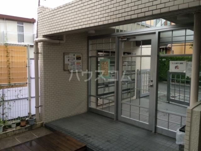 16/20 エントランス