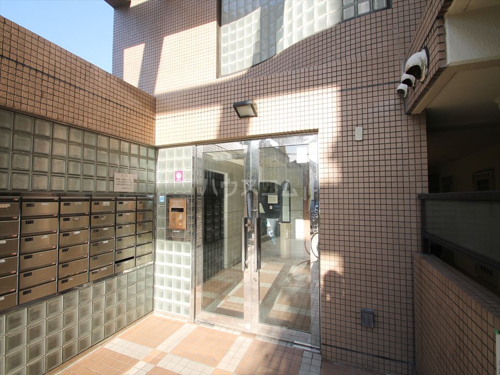 21/27 エントランス