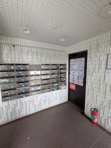 21/30 エントランス