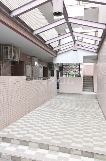 19/30 エントランス