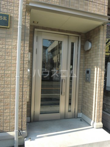 26/30 エントランス