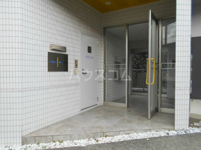 22/30 エントランス