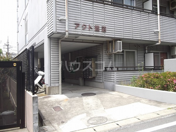 23/30 エントランス