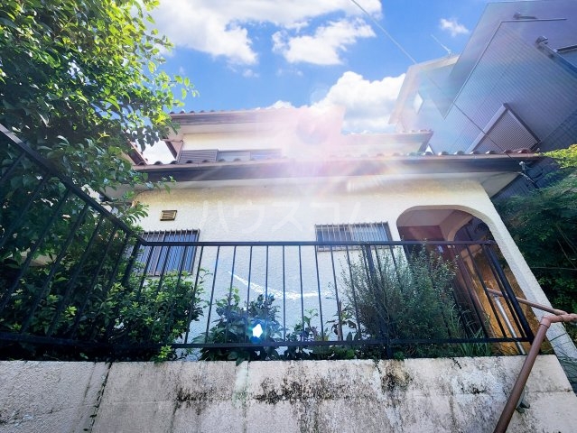 19/30 エントランス