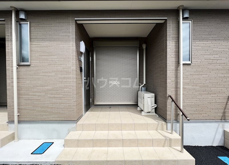 22/23 エントランス