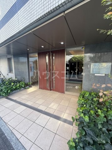 23/26 エントランス