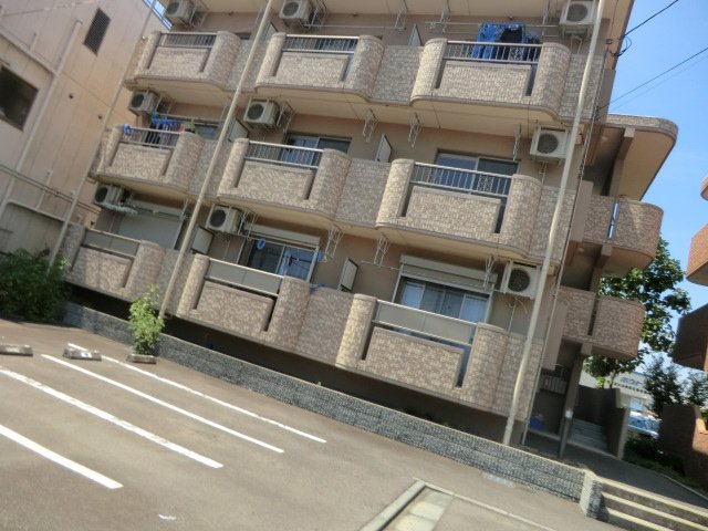 18/22 駐車場