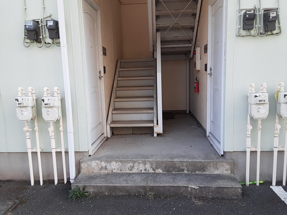 23/27 エントランス