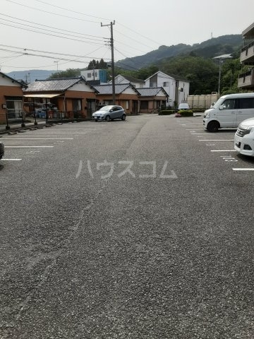 25/27 駐車場
