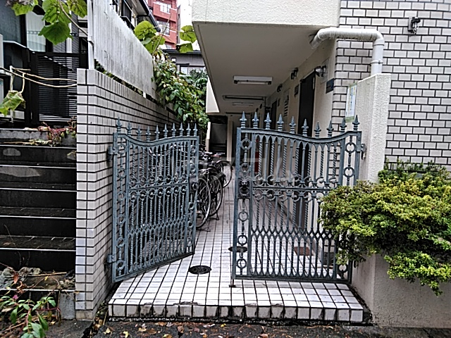 17/26 エントランス