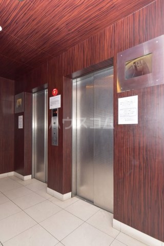 23/30 エントランス