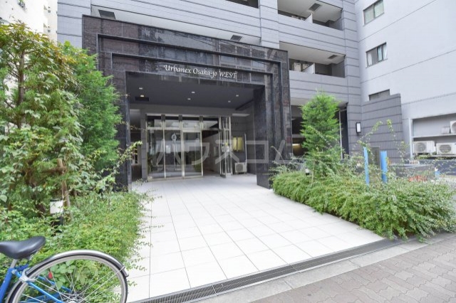 24/30 エントランス