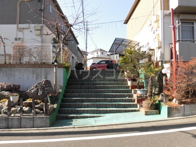 19/30 エントランス