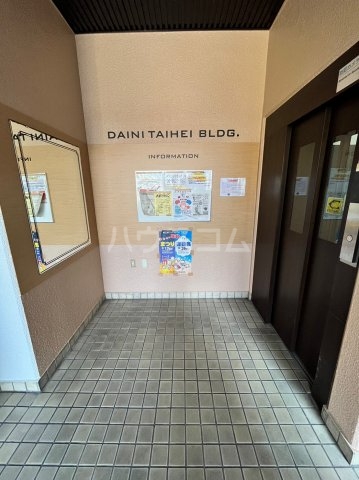 24/27 エントランス