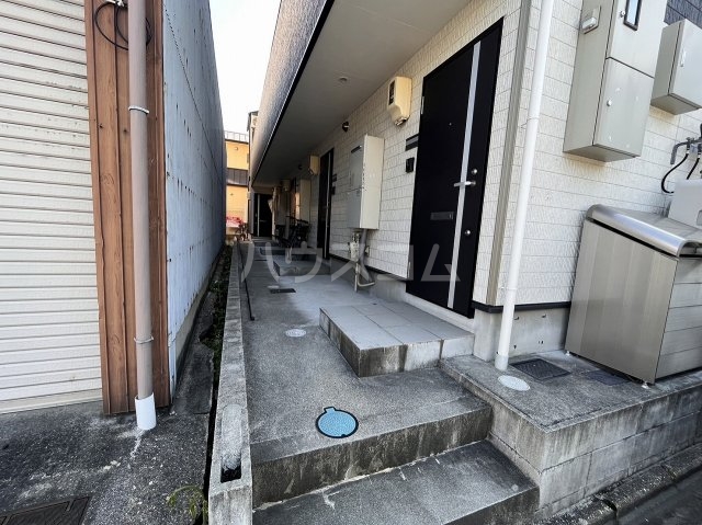 25/26 エントランス