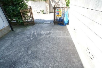 16/19 エントランス