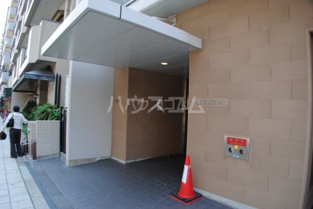 14/23 エントランス