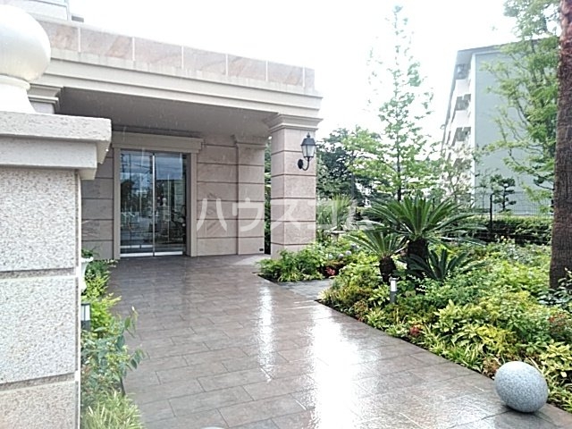 24/25 エントランス