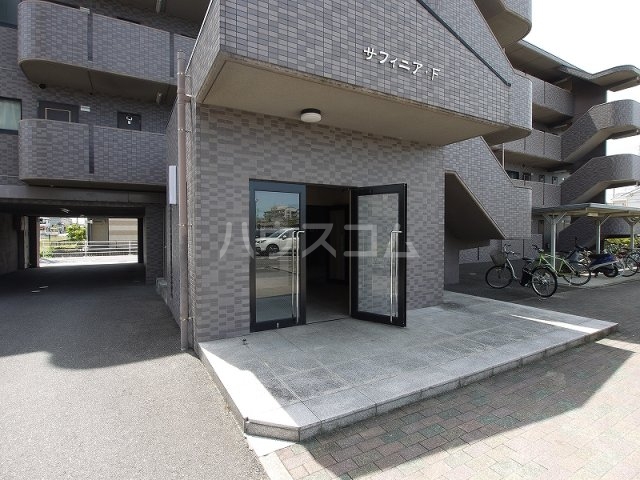 17/26 エントランス