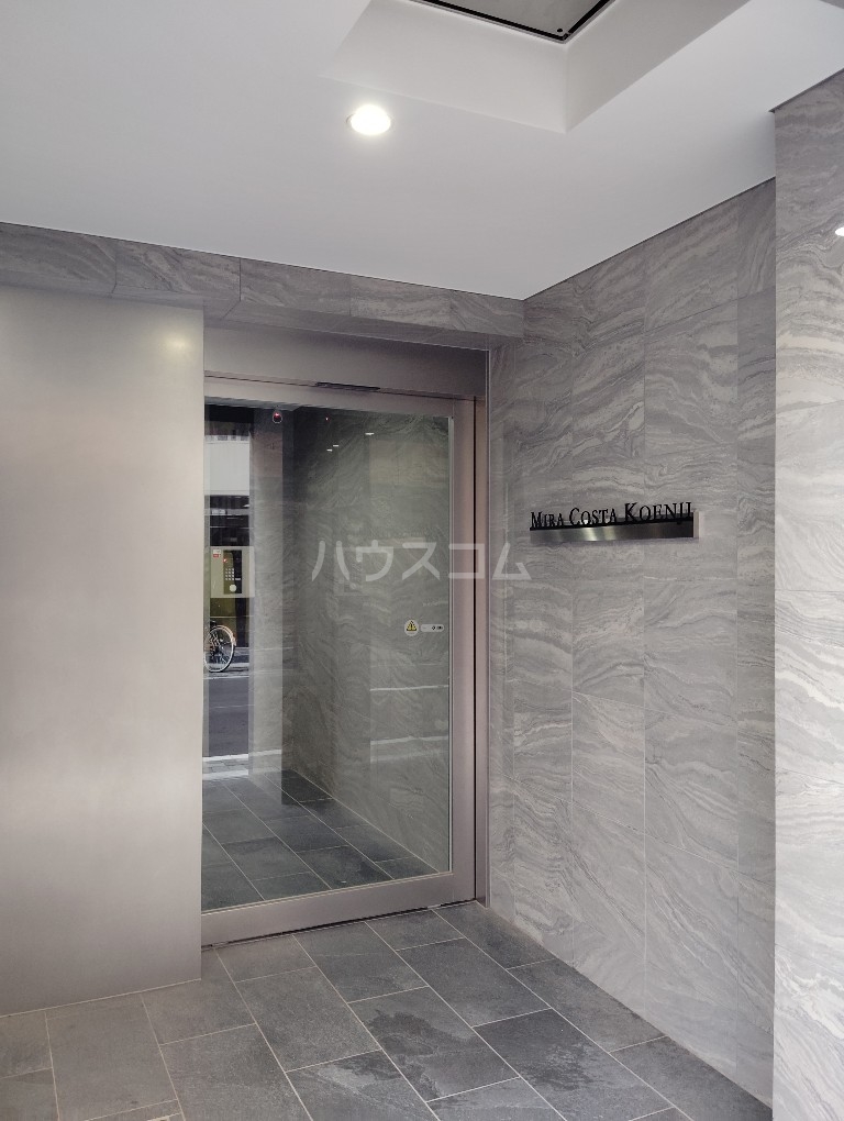 26/30 エントランス