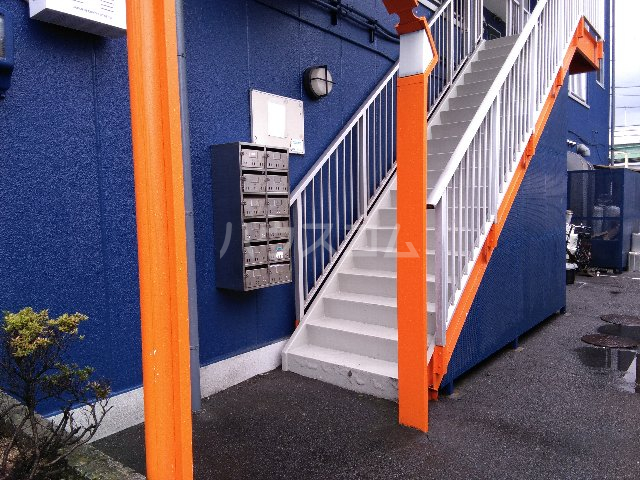 13/22 エントランス