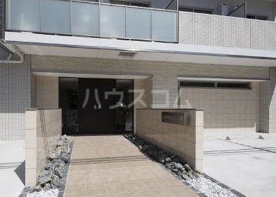 22/27 エントランス