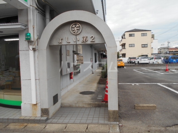 16/25 エントランス