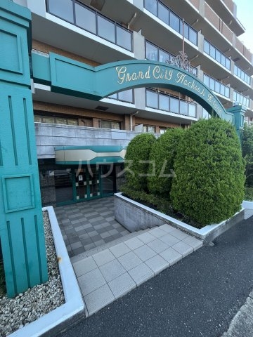 18/28 エントランス