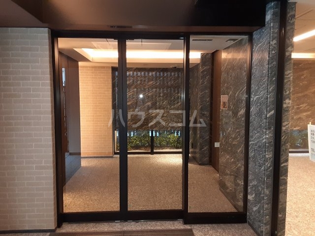 20/30 エントランス