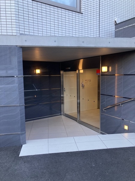 13/18 エントランス