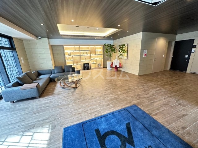 27/30 エントランス