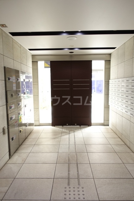 18/26 エントランス