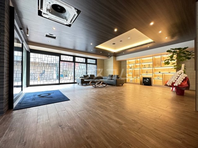 24/30 エントランス