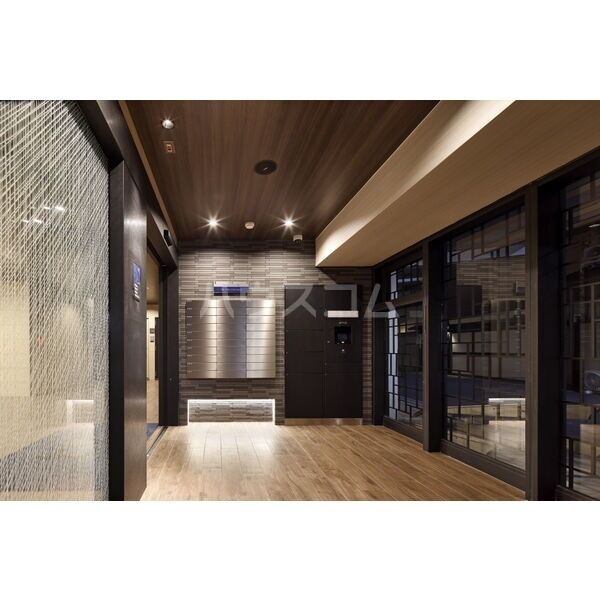 27/30 エントランス