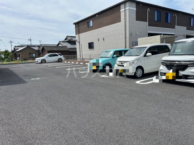 27/30 駐車場