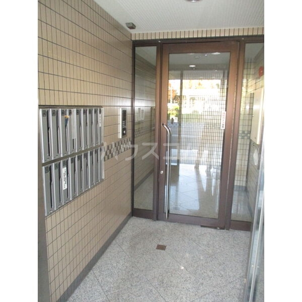 16/26 エントランス