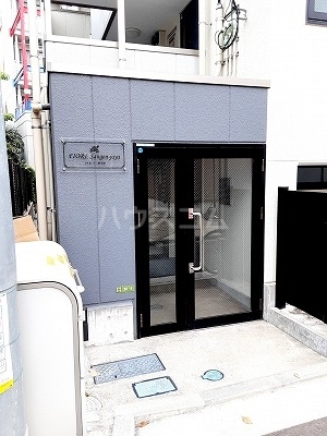 27/30 エントランス