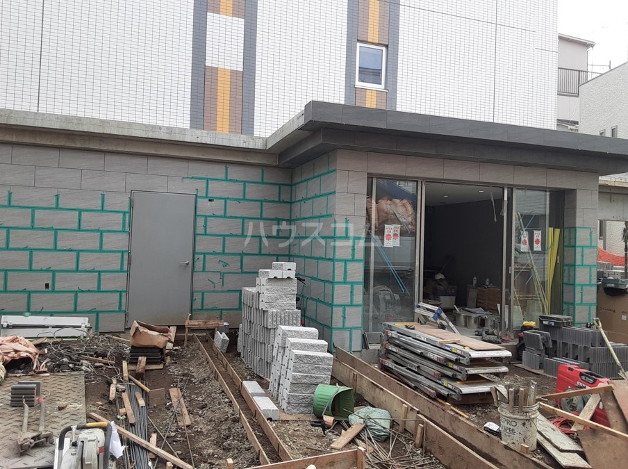 21/30 エントランス