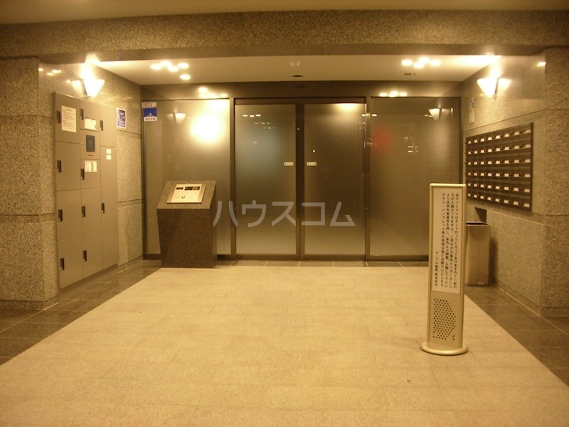 18/27 エントランス