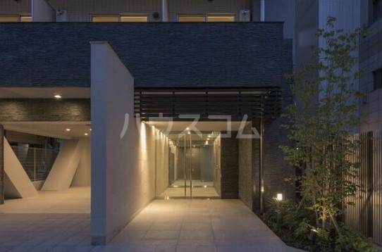 21/30 エントランス