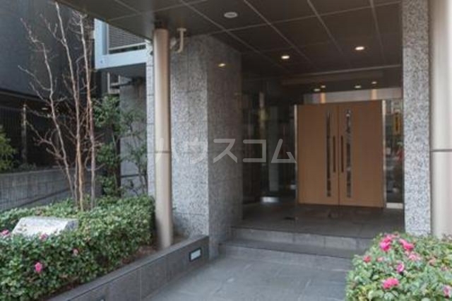 19/27 エントランス