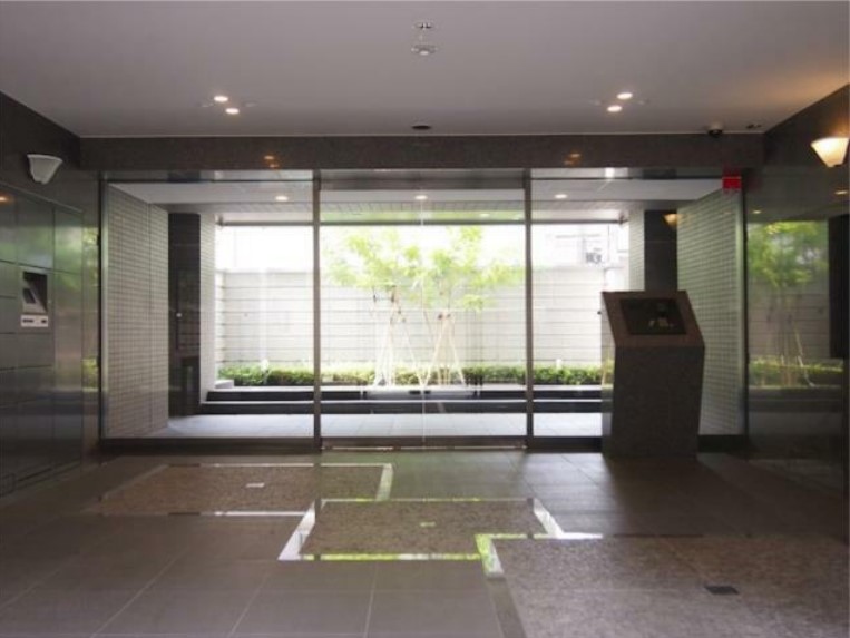 19/28 エントランス